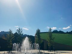 -百里峡七彩艺术小镇