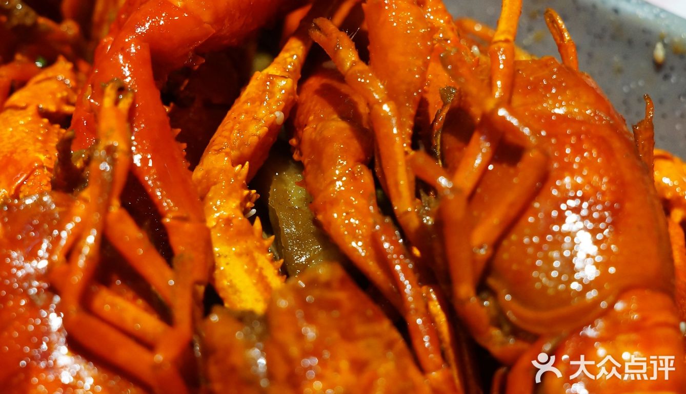 比我的手掌心还大，肉饱满度100%，咬一口，爆汁哇