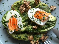 牛油果煮蛋吐司-RAC BAR(安福路店)