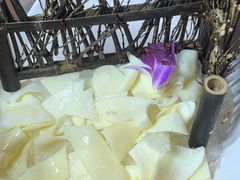 -老牌坊云南鱼豆花火锅(爱建店)