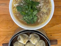 -罗卜李包子羊肉汤