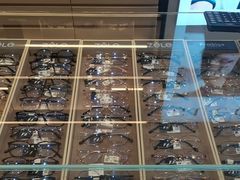 -博士眼镜集团石人工眼镜(虹口万泰店)