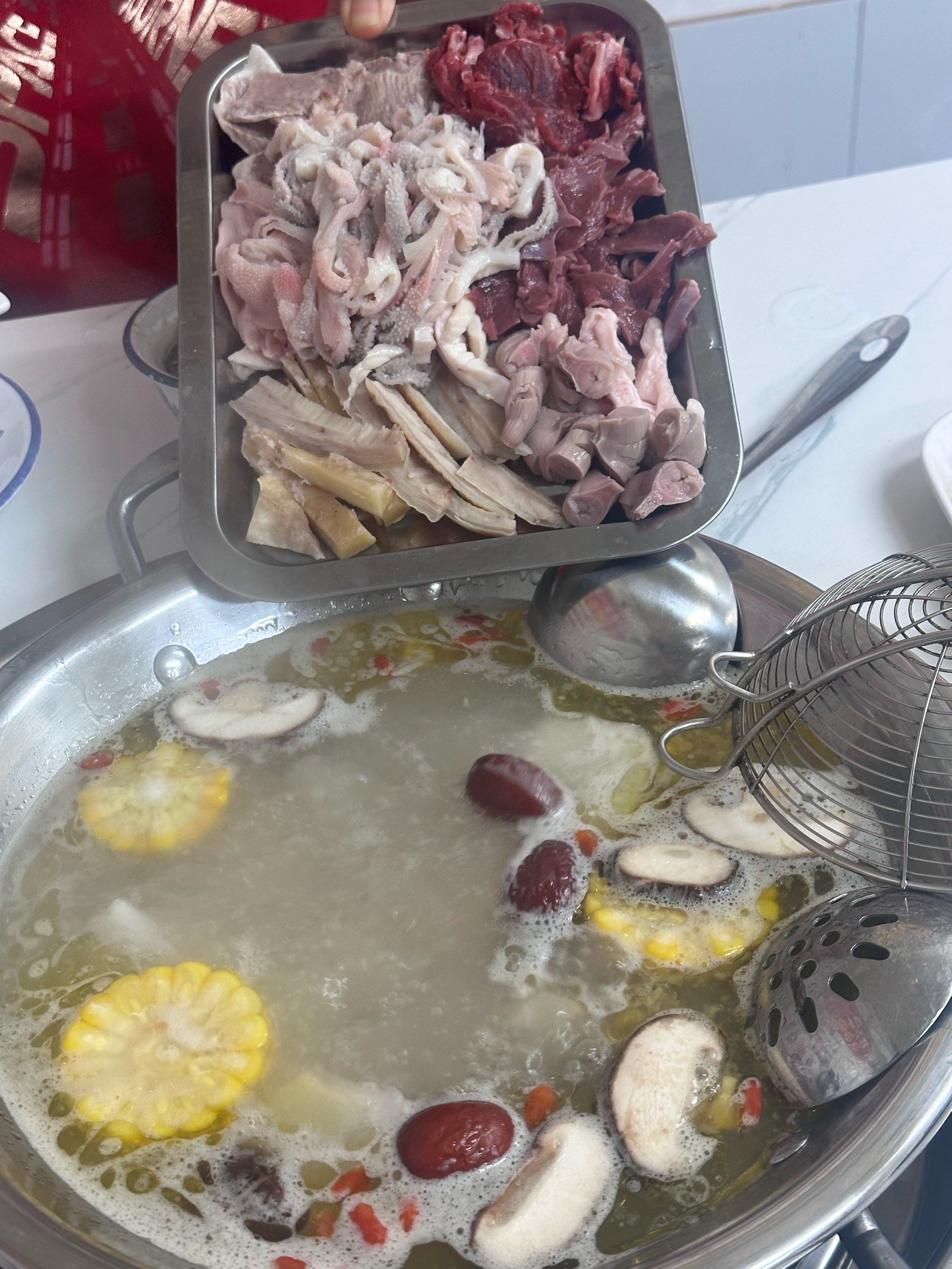 深圳少有的牛八宝火锅