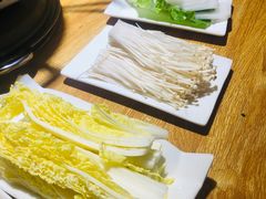 -茸梅路右拐龙虾-农家菜(松江店)