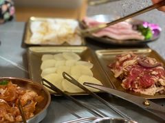 -围炉肉舍•炭烤活鳗•丹东海鲜烤肉(步行街店)