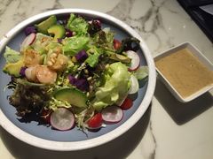 牛油果大虾沙拉-JUKEBOX玖部音乐餐厅(华侨城店)