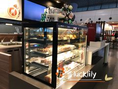 面包甜点陈列柜-麦当劳(杭州东站高铁店)