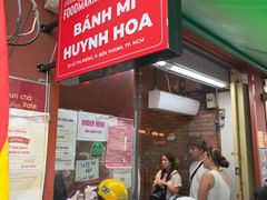 -Bánh Mì Huynh Hoa