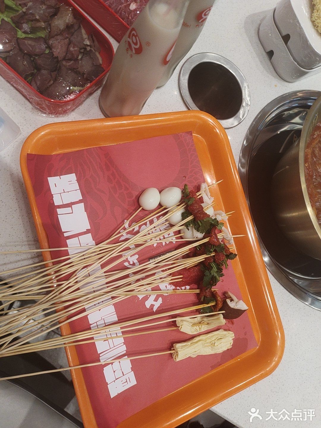 木桥旁边的串串