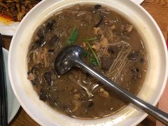小鸡蘑菇炖粉条-四姐妹东北饺子(沙尾路店)