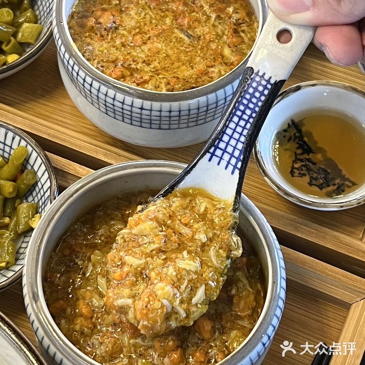 右滑，给大家表演吃128的蟹面