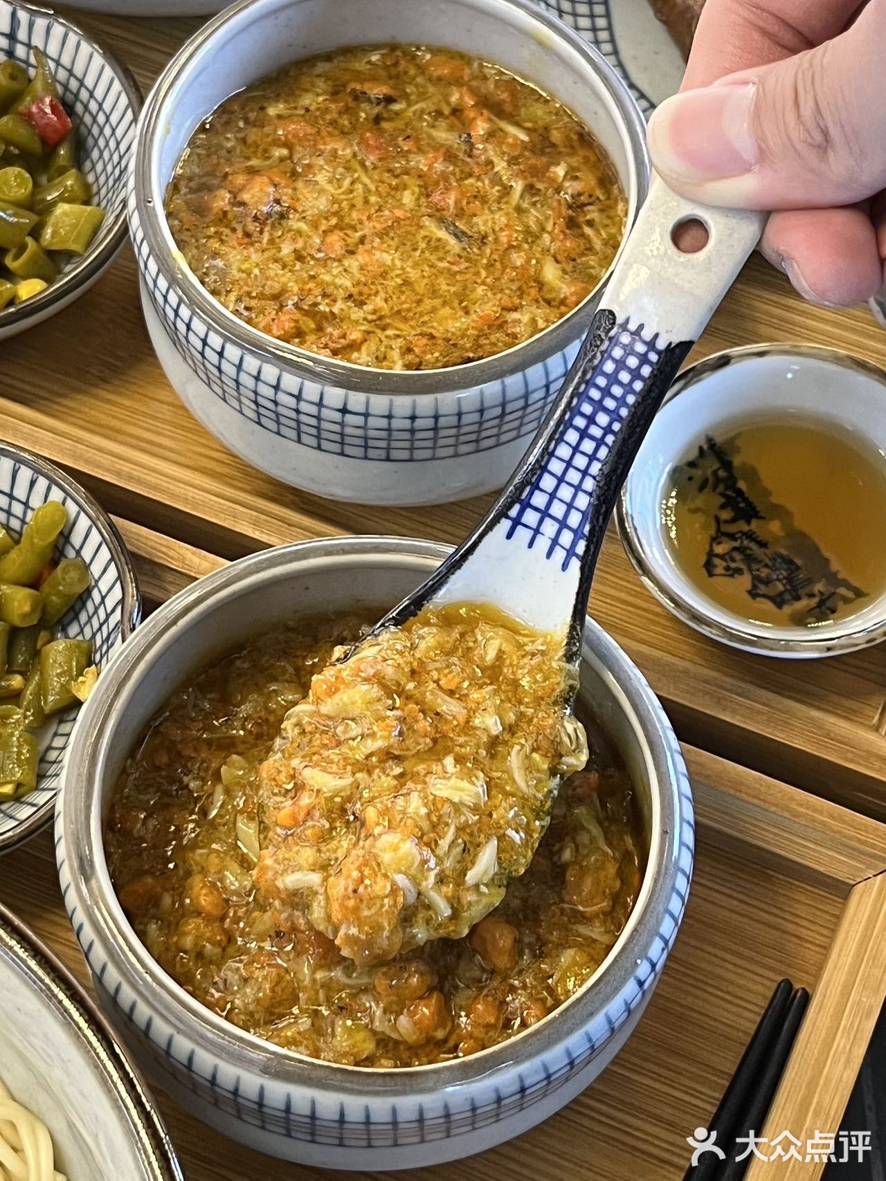 右滑，给大家表演吃128的蟹面