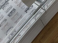 -翰佐蔡司小乐圆·依视路星趣控·暴龙眼镜折扣店