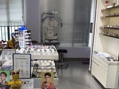 -视野联行眼镜•蔡司•依视路(温江店)