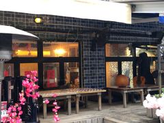 -layback cafe & bar