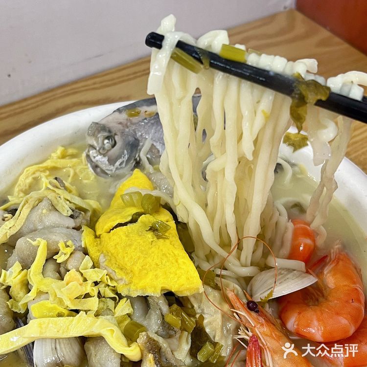 满满一碗都是料🍝宁波海鲜面