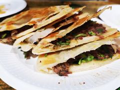 饼夹肉-老红桥炸灌肠牛肚锅烧烤(定福庄店)