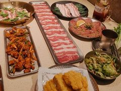 -蚂蚁洞·烤肉大营地(上海静安大悦城店)