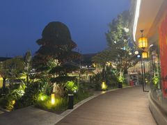 -茅草房·河畔园林火锅