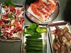 -围炉肉舍•炭烤活鳗•丹东海鲜烤肉(步行街店)