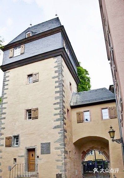 德国法兰克福景点之一牧牛人门楼这是一座1