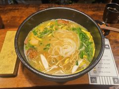 -银米·云南传统过桥米线(双廊黑金冠店)