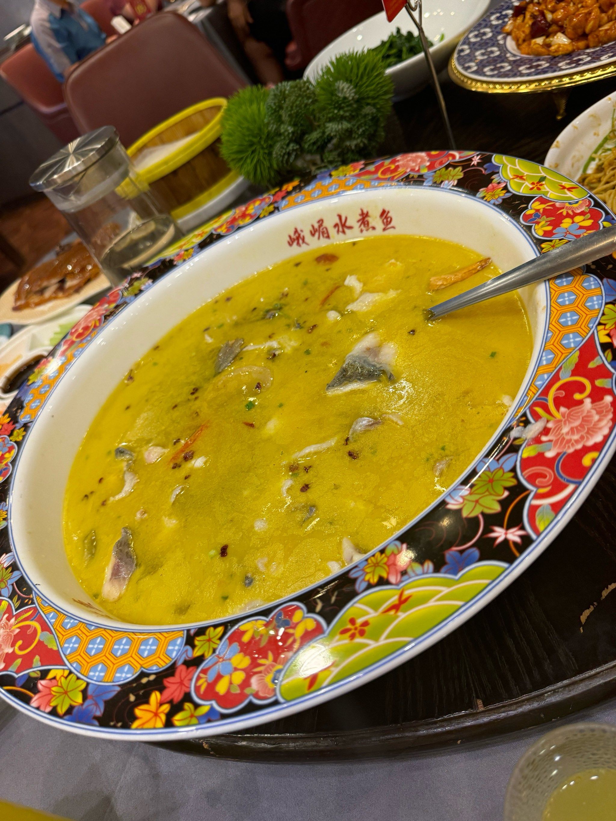 北京当地人推荐的峨眉酒家,这菜一上来这量就吓到了我