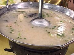-临江餐馆二楼美食部落