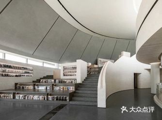 “山”的转译，泰山佑游客中心