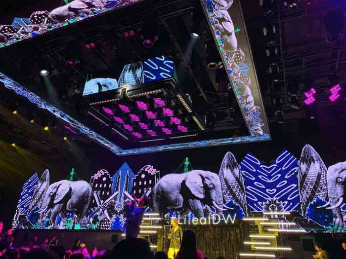 m2·oversize-"#打卡车公庙十亩地m2 年纪大了,蹦迪真.