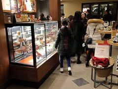 面包甜点陈列柜-星巴克臻选(成都宽窄巷子店)