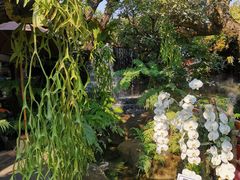 -Chom Cafe and Restaurant