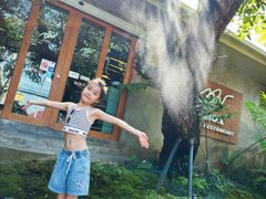 -Chom Cafe and Restaurant