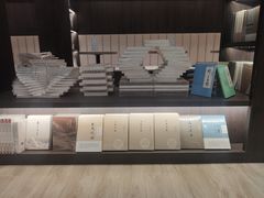 -钟书阁(群光广场店)