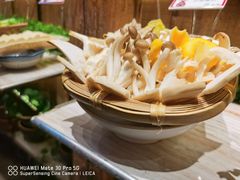 -野山舂·贵州现舂酸汤火锅(鸿通城店)