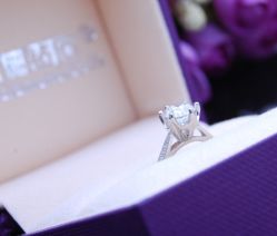 -威德钻石-克拉钻大本营(南京东路店)