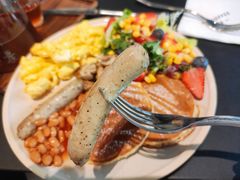 煎双蛋烤肠松饼全餐-明谦·Coffee&Cocktail Bar(美您公园店)
