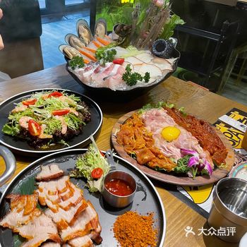 店面不是非常大，国庆和同学一起去吃的