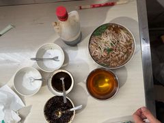 小碗瘦肉-正宗杨记普洱酸醋米线(总店)