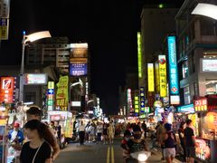 -六合夜市