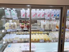 面包甜点陈列柜-白色日记·手作酸奶(麦凯乐店)