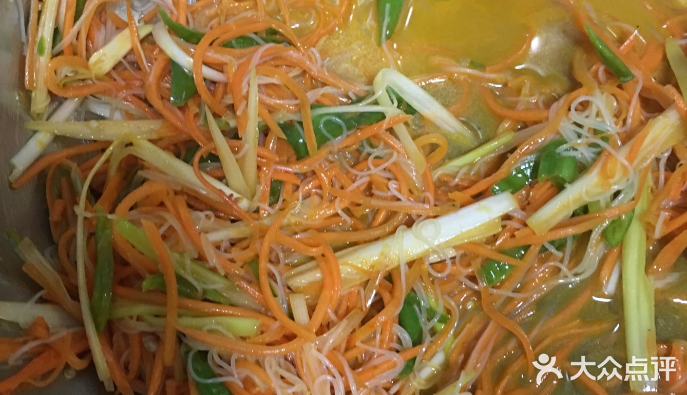 小白兔爱吃的胡萝卜营养丰富凉拌也好吃