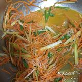 小白兔爱吃的胡萝卜营养丰富凉拌也好吃