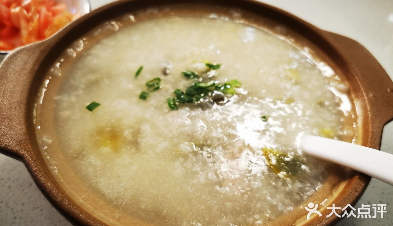 觉得他们家的虾饺好好吃，一个人吃份量足够