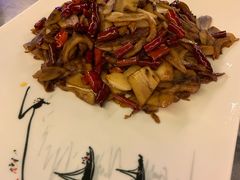 红椒炒牛肝菌-蔼若春.传承三十年云南菜(金碧公园店)