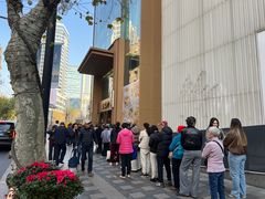 店门外排队买糕点？-王家沙点心店(南京西路总店)