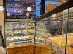 面包甜点陈列柜-BROAD面包路·欧式面包(龙湖时代C馆店)