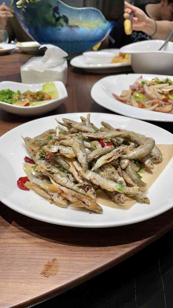 亭下湖饭店(康岭店)-"工作日吃饭人挺多的,包厢还挺大的.菜价比.