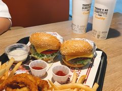 -The Habit Burger Grill 哈比特汉堡(复兴soho店)