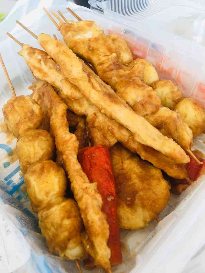 笑笑炸串盖饭"这家小店尝到了小时候的味道,外酥里嫩抹上.